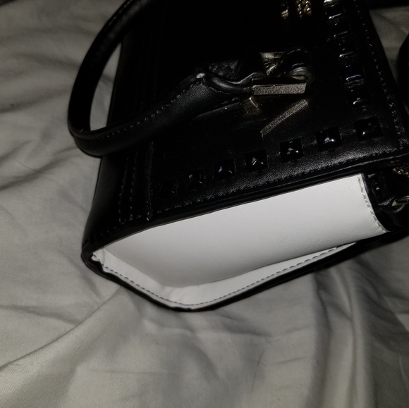 Guess Petite Satchel - Picture 2 of 3